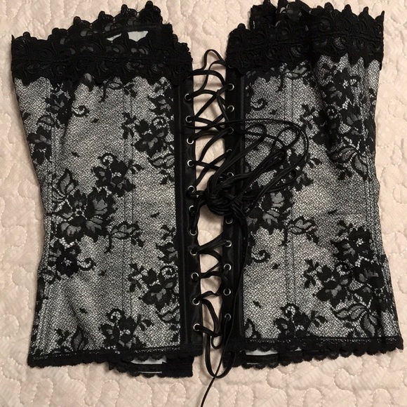 Corset - Picture 3 of 3